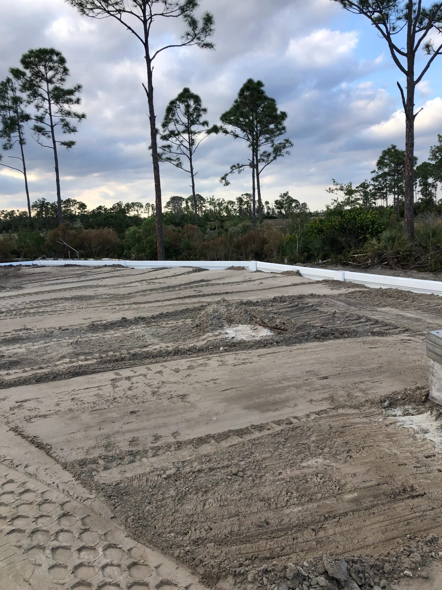 Curved precast concrete retaining walls custom design Florida