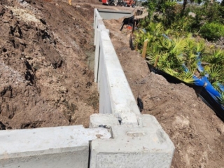 precast-concrete-retaining-wall-base-installation precast concrete retaining wall base installation