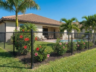black-chain-link-pool-fence-residential-florida Black vinyl coated chain link pool fence residential Florida