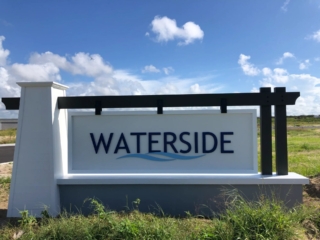 modern-precast-monument-sign-waterside-pergola-florida Modern precast monument sign with black pergola for Waterside community Florida