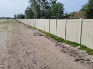 beige-vinyl-privacy-fence-long-run-florida beige vinyl privacy fence long run Florida