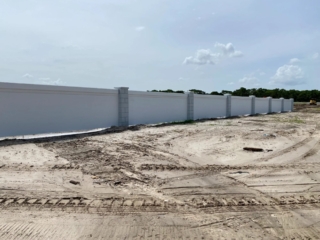 precast-fence-construction-site-florida precast fence construction site Florida