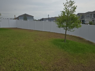 white-vinyl-privacy-fence-residential-subdivision-florida white vinyl privacy fence residential subdivision Florida
